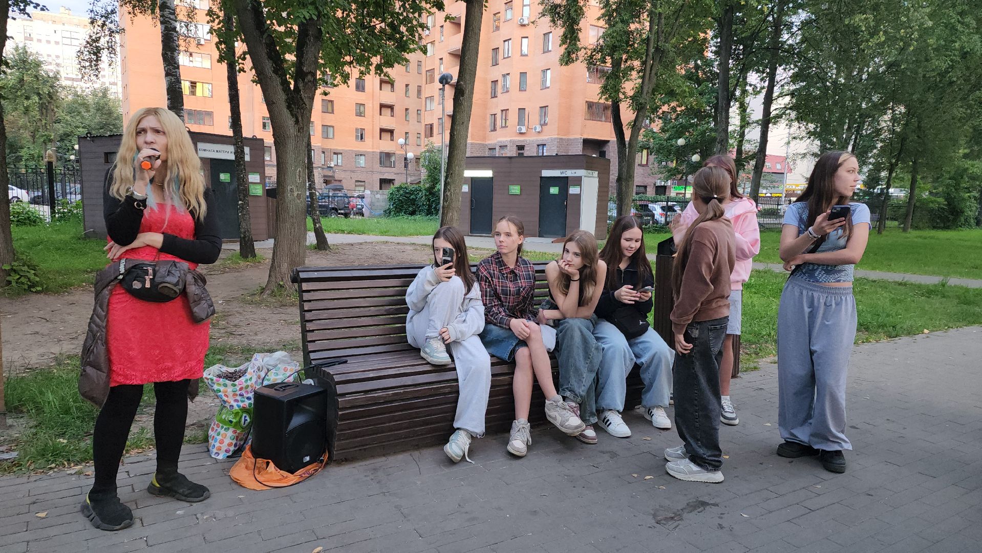 вертикалки, центральный парк, пушкино, певица, песни и танцы, музыка под открытым небом,подростки,хиты прошлых лет,музыка на воздухе,