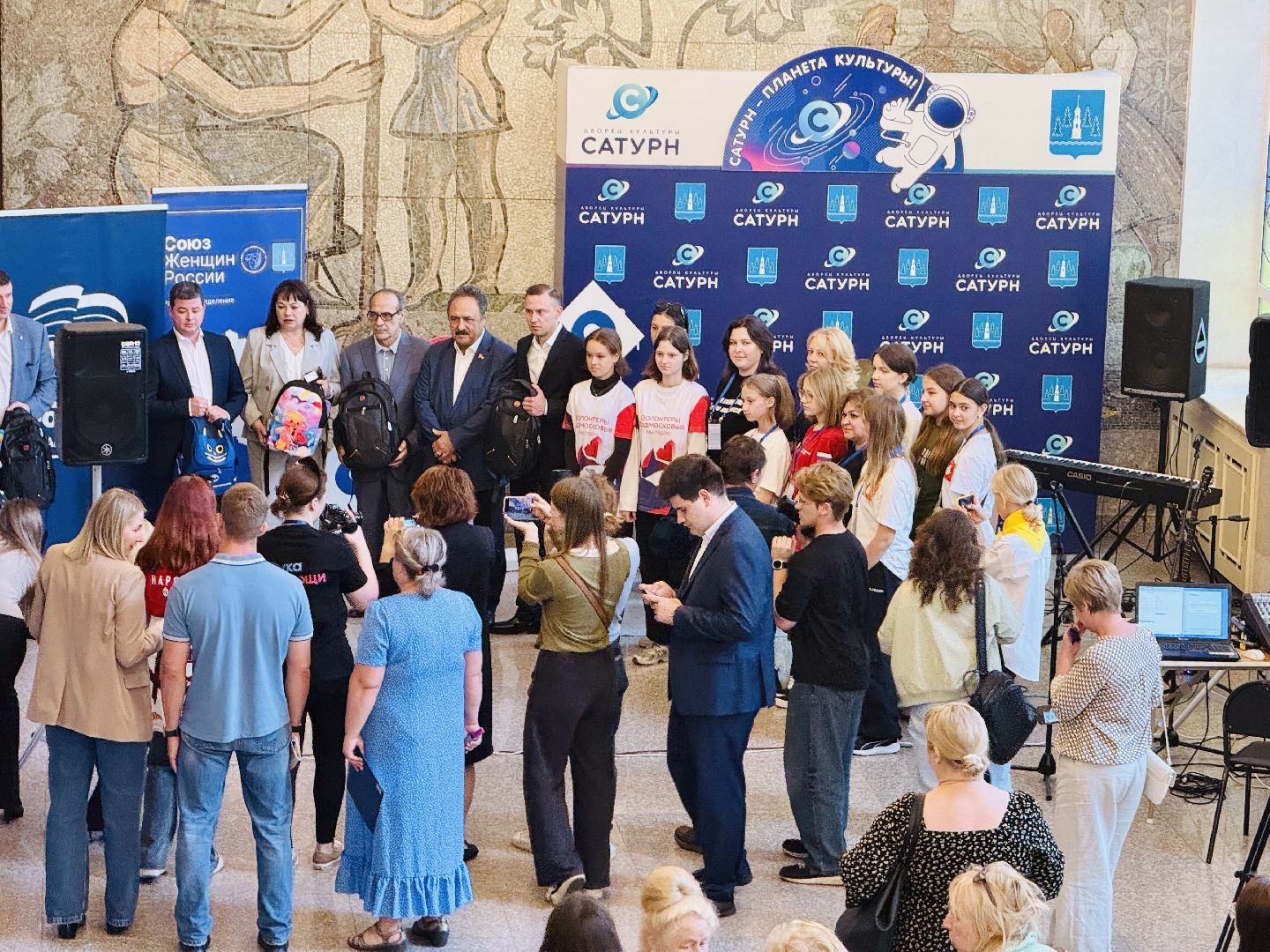 раменское, собери ребенка в школу, благотворительность, молодежный центр, депутаты, благотворительная акция,