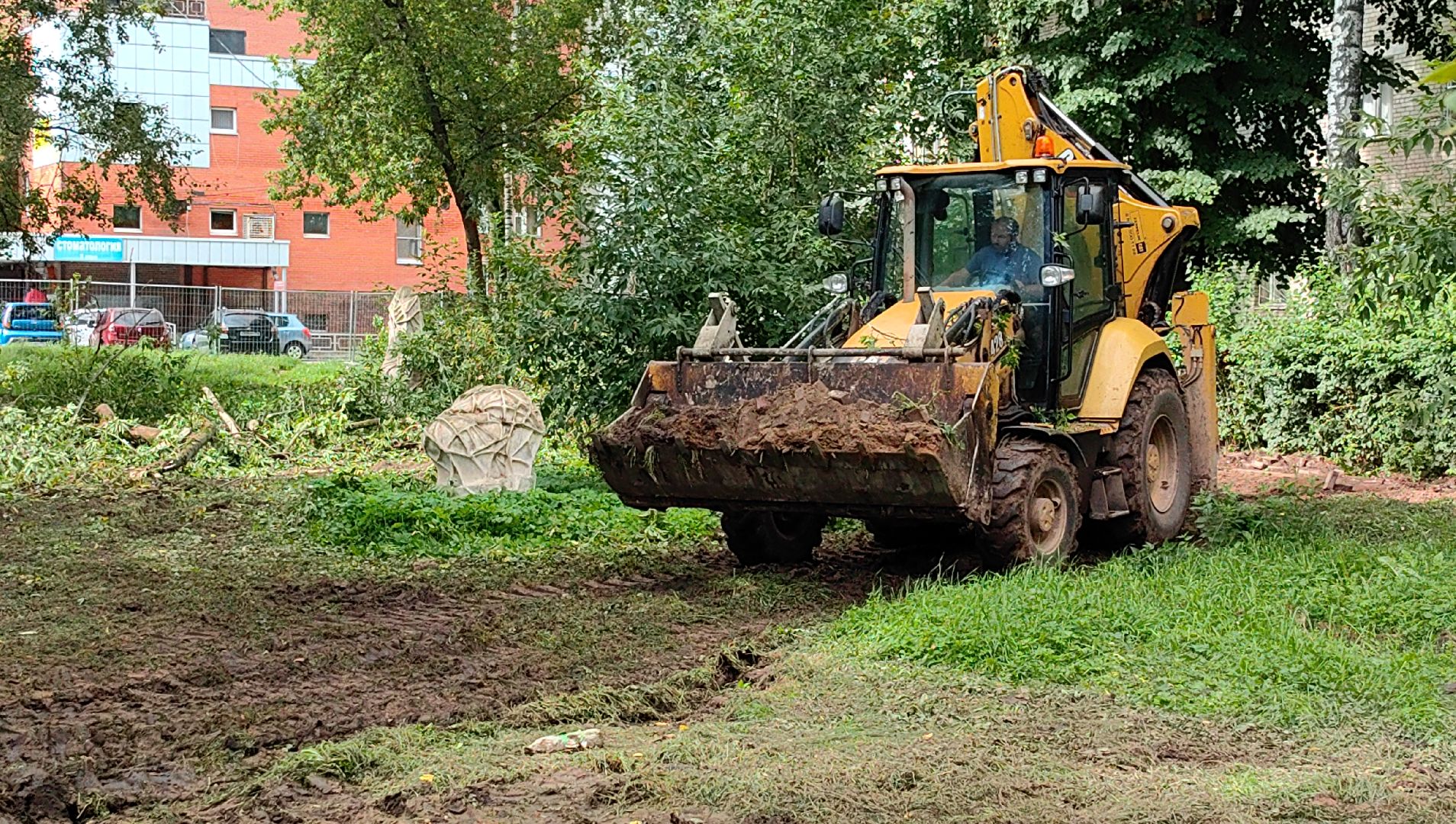 сквер, тротуар, урна, лавочка, камера видеонаблюдения,