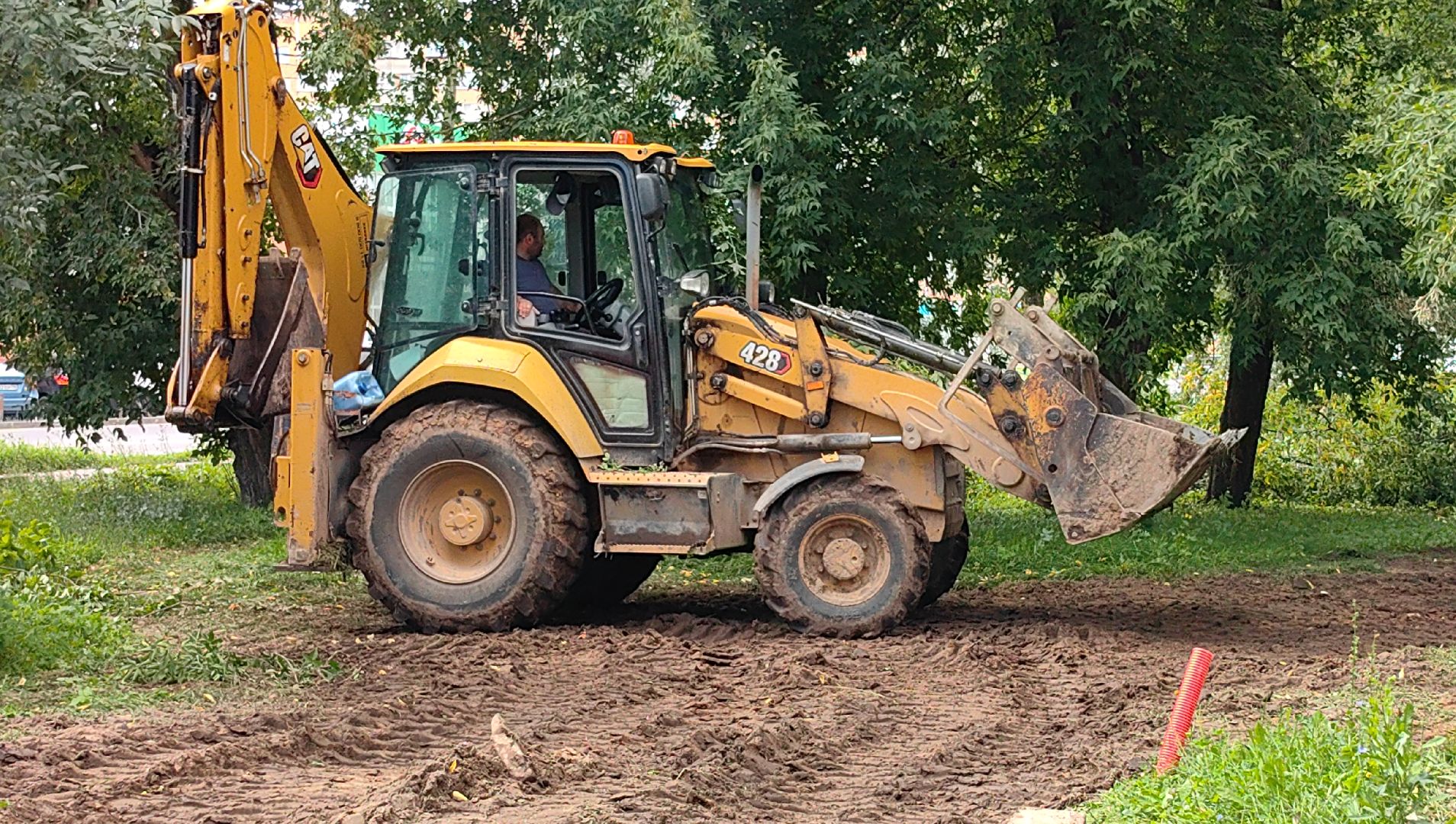 сквер, тротуар, урна, лавочка, камера видеонаблюдения,