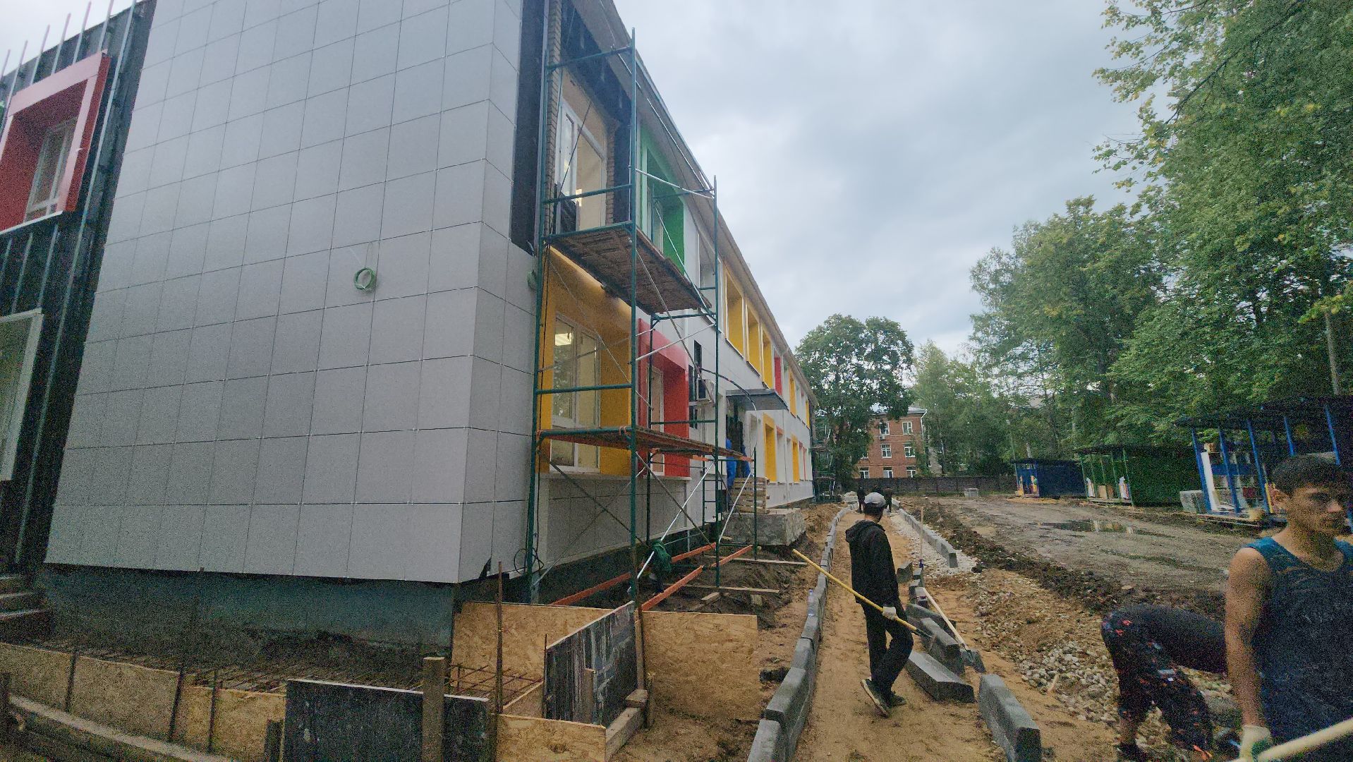 детский спектакль, капремонт, бордюрный камень, фасадная плитка, слаботочные сети,