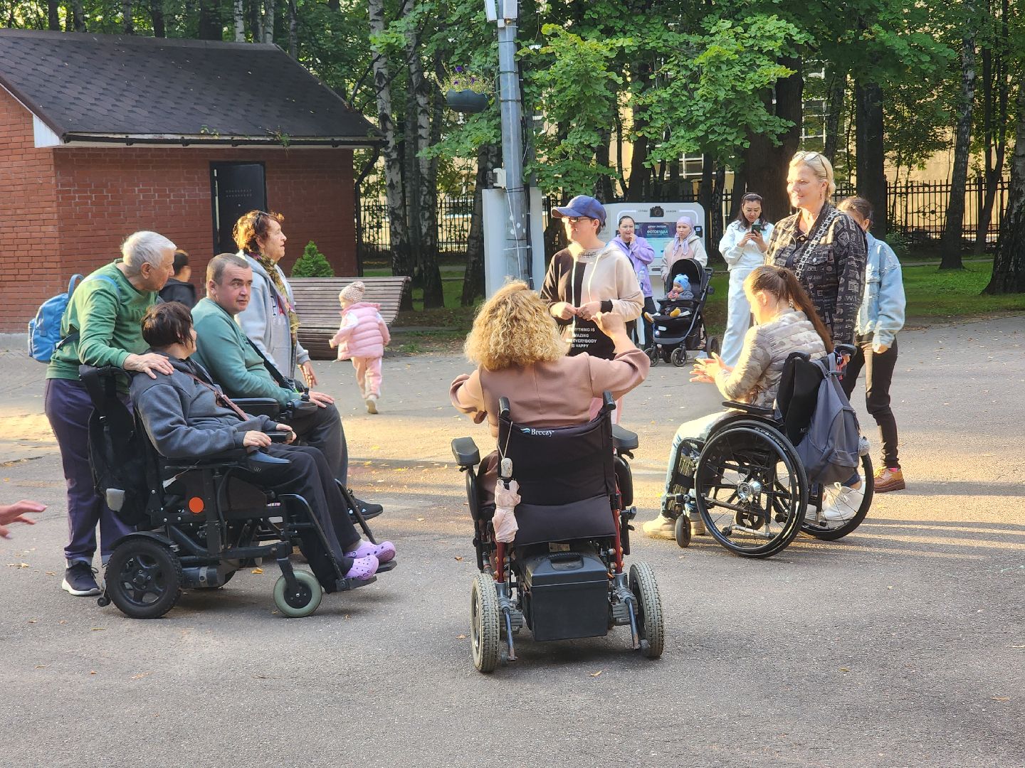 королёв, центральный городской парк в королеве , раскрасим мир в веселые тона, наш мир,