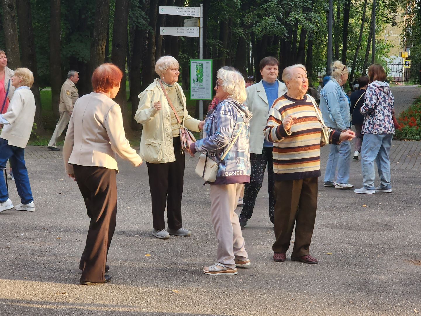 королёв, центральный городской парк в королеве , раскрасим мир в веселые тона, наш мир,