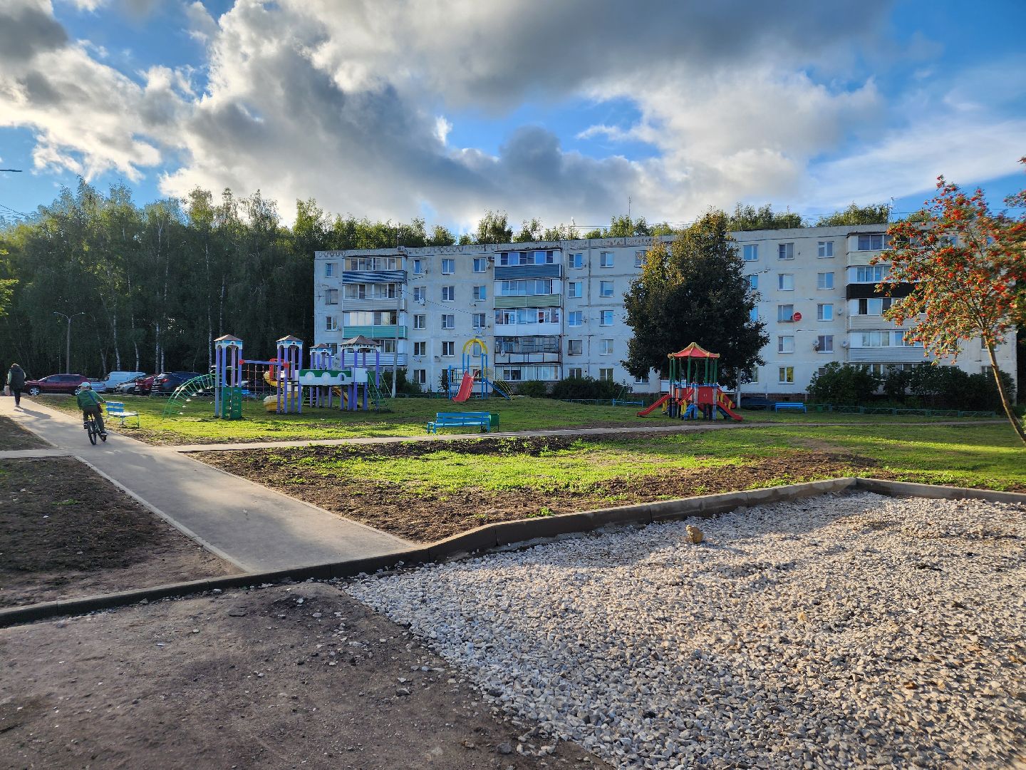 чехов, деревня манушкино , благоустройство двора , парковки , тротуары , пешеходные дорожки, детские площадки, зоны отдыха , уличное освещение, госпрограмма московской области, формирование комфортной городской среды,