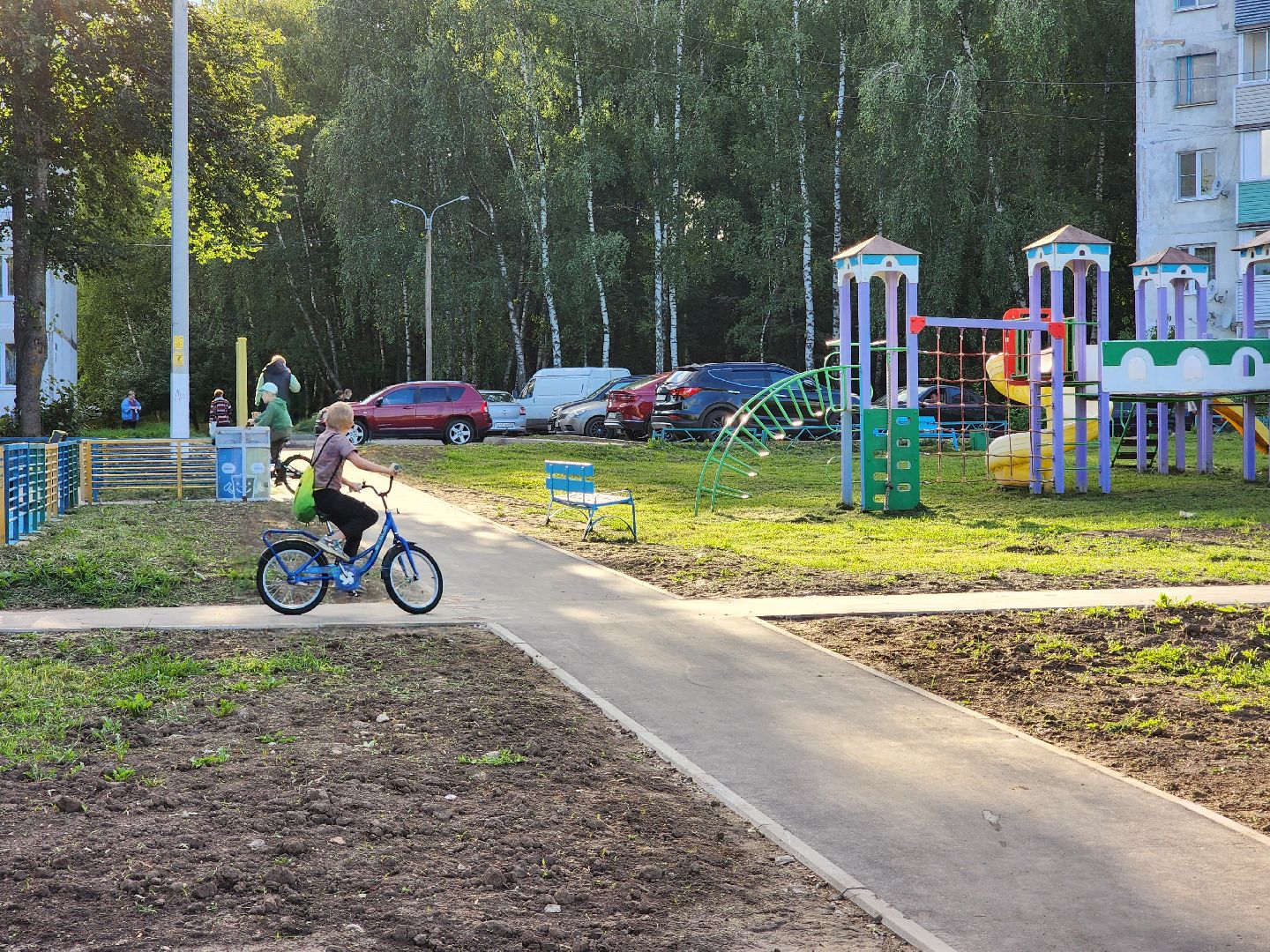 чехов, деревня манушкино , благоустройство двора , парковки , тротуары , пешеходные дорожки, детские площадки, зоны отдыха , уличное освещение, госпрограмма московской области, формирование комфортной городской среды,