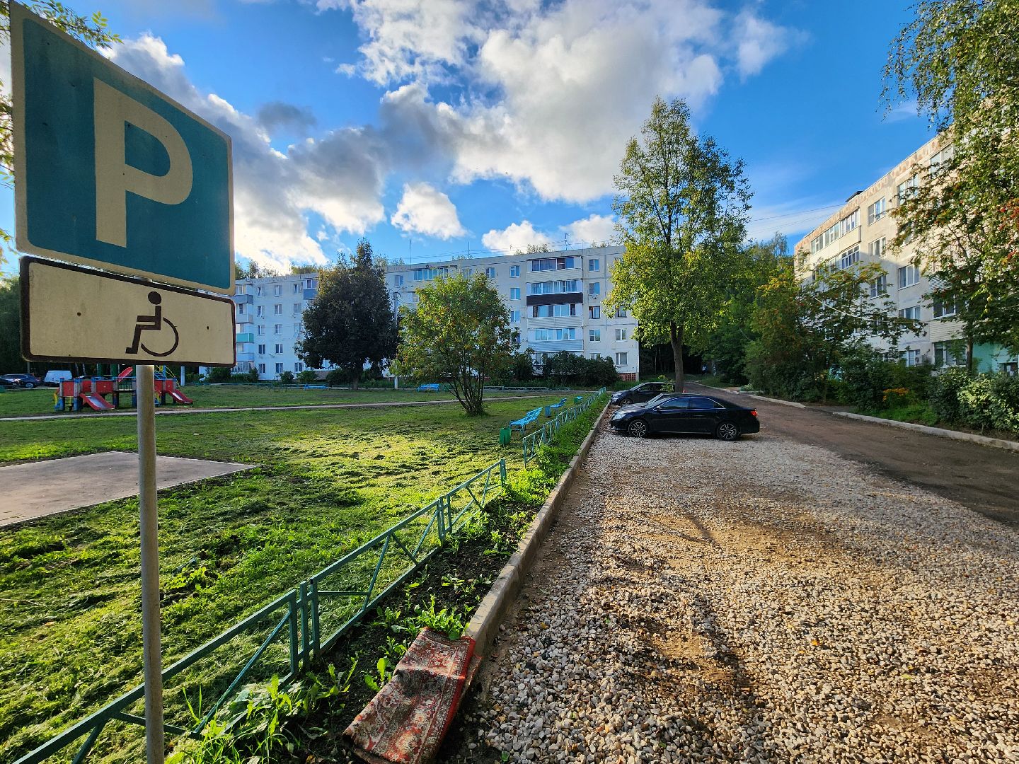 чехов, деревня манушкино , благоустройство двора , парковки , тротуары , пешеходные дорожки, детские площадки, зоны отдыха , уличное освещение, госпрограмма московской области, формирование комфортной городской среды,