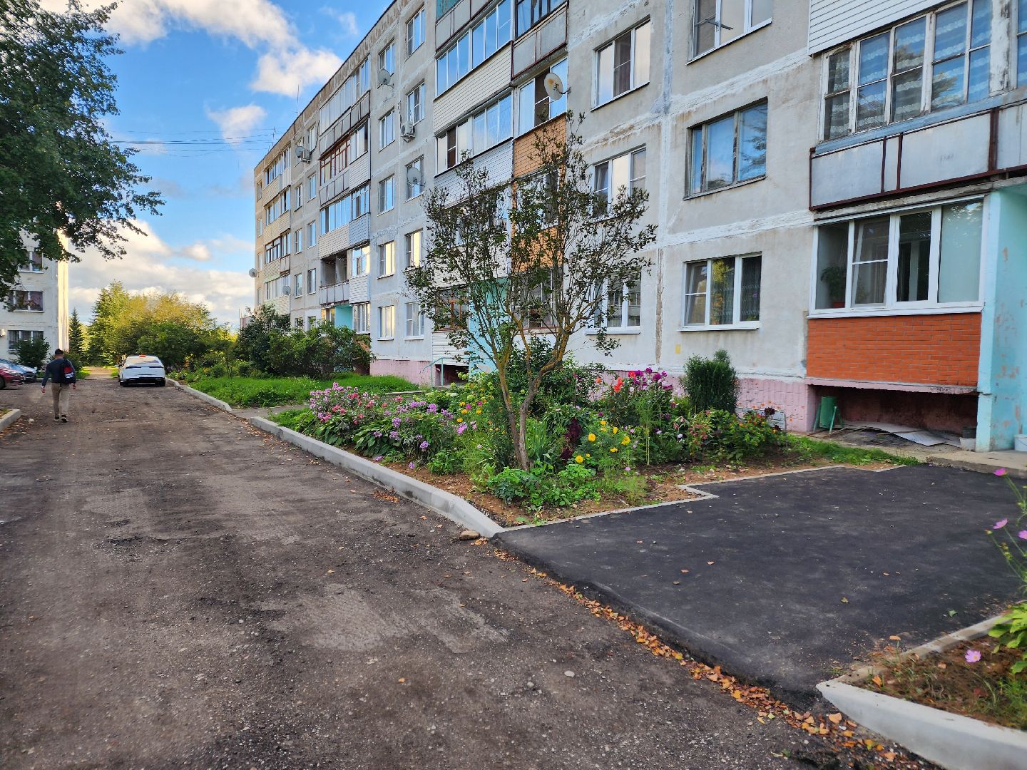 чехов, деревня манушкино , благоустройство двора , парковки , тротуары , пешеходные дорожки, детские площадки, зоны отдыха , уличное освещение, госпрограмма московской области, формирование комфортной городской среды,