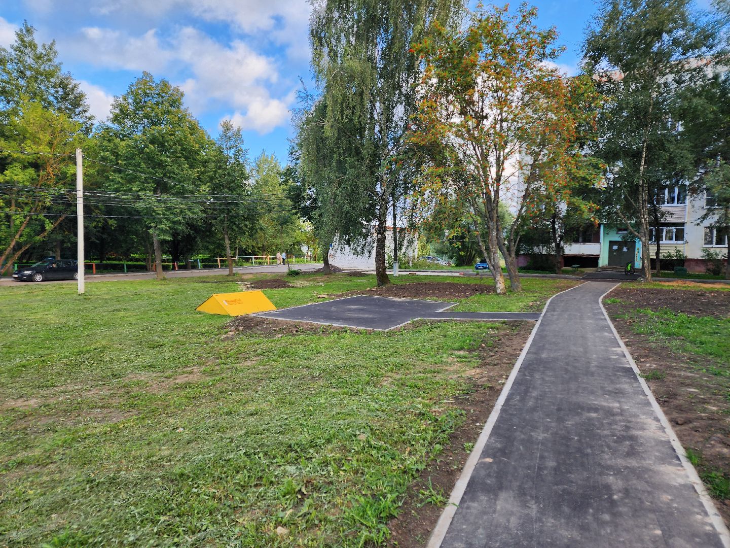 чехов, деревня манушкино , благоустройство двора , парковки , тротуары , пешеходные дорожки, детские площадки, зоны отдыха , уличное освещение, госпрограмма московской области, формирование комфортной городской среды,