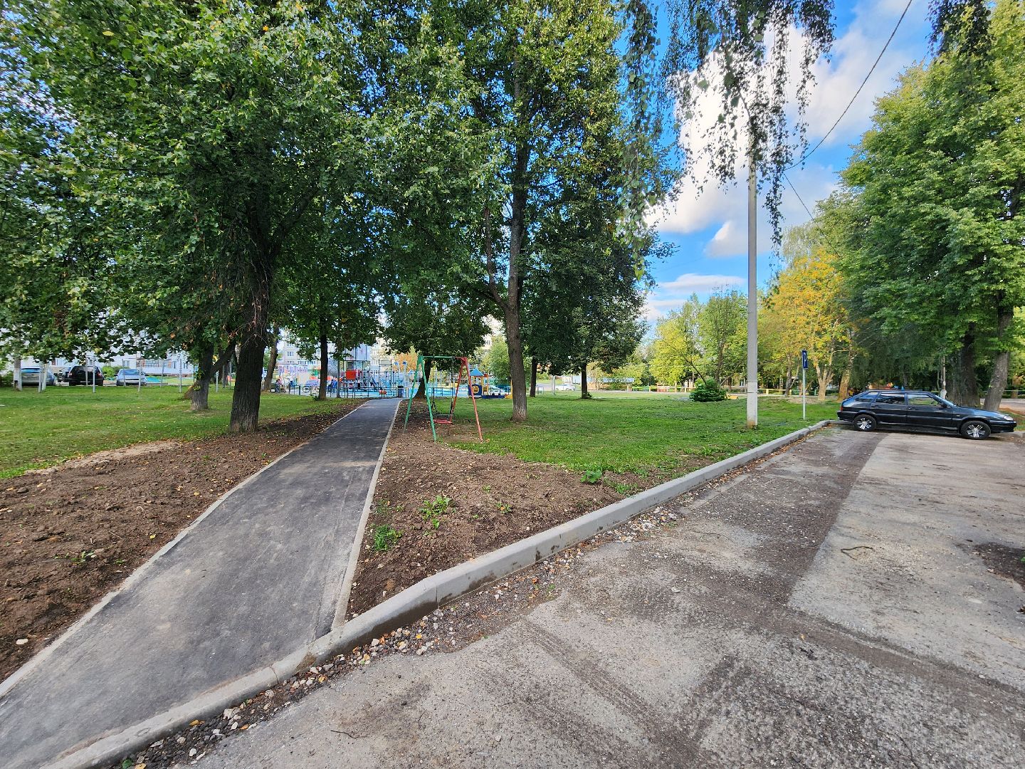 чехов, деревня манушкино , благоустройство двора , парковки , тротуары , пешеходные дорожки, детские площадки, зоны отдыха , уличное освещение, госпрограмма московской области, формирование комфортной городской среды,