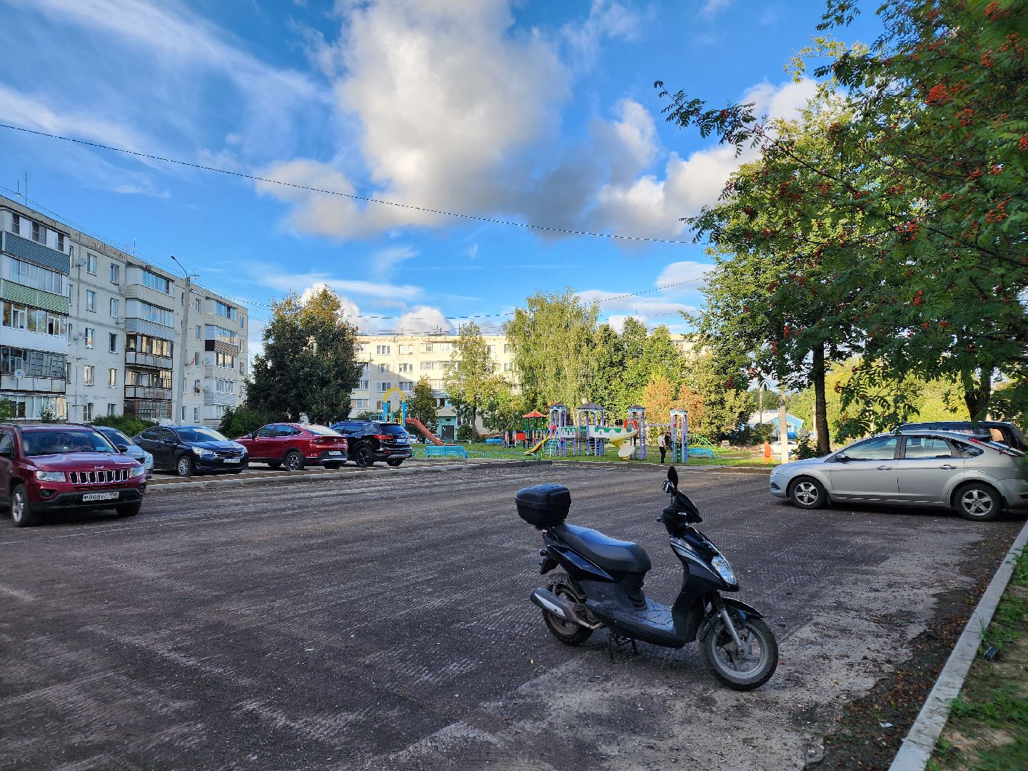 чехов, деревня манушкино , благоустройство двора , парковки , тротуары , пешеходные дорожки, детские площадки, зоны отдыха , уличное освещение, госпрограмма московской области, формирование комфортной городской среды,