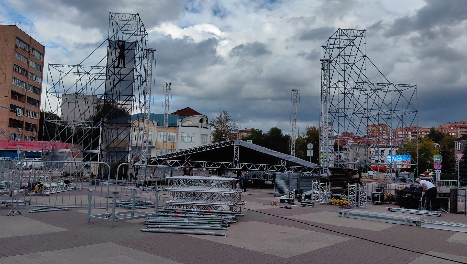 сцена , праздник, день города, флаг, выставка,