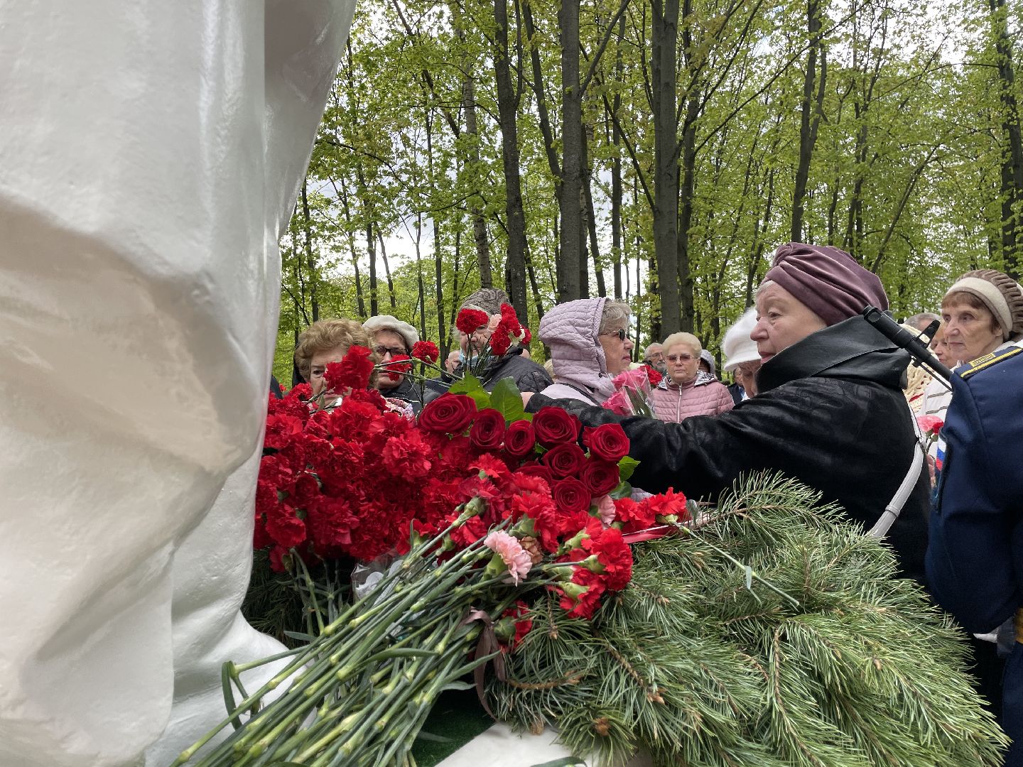 Цветы, памятник