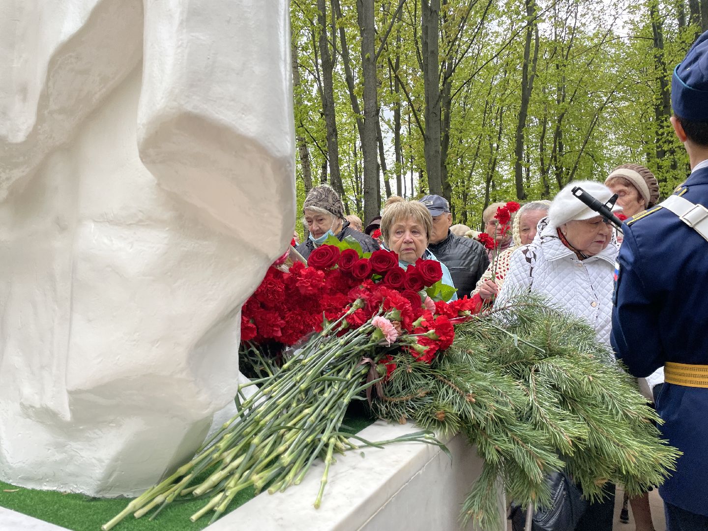 Цветы, памятник