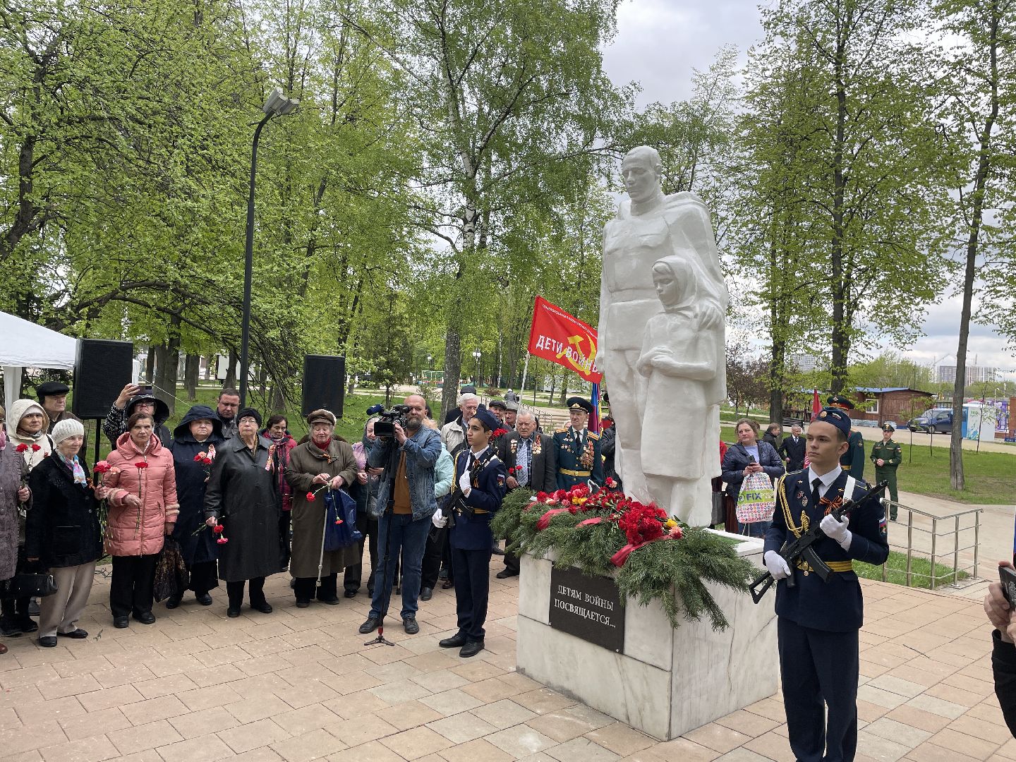 Цветы, памятник