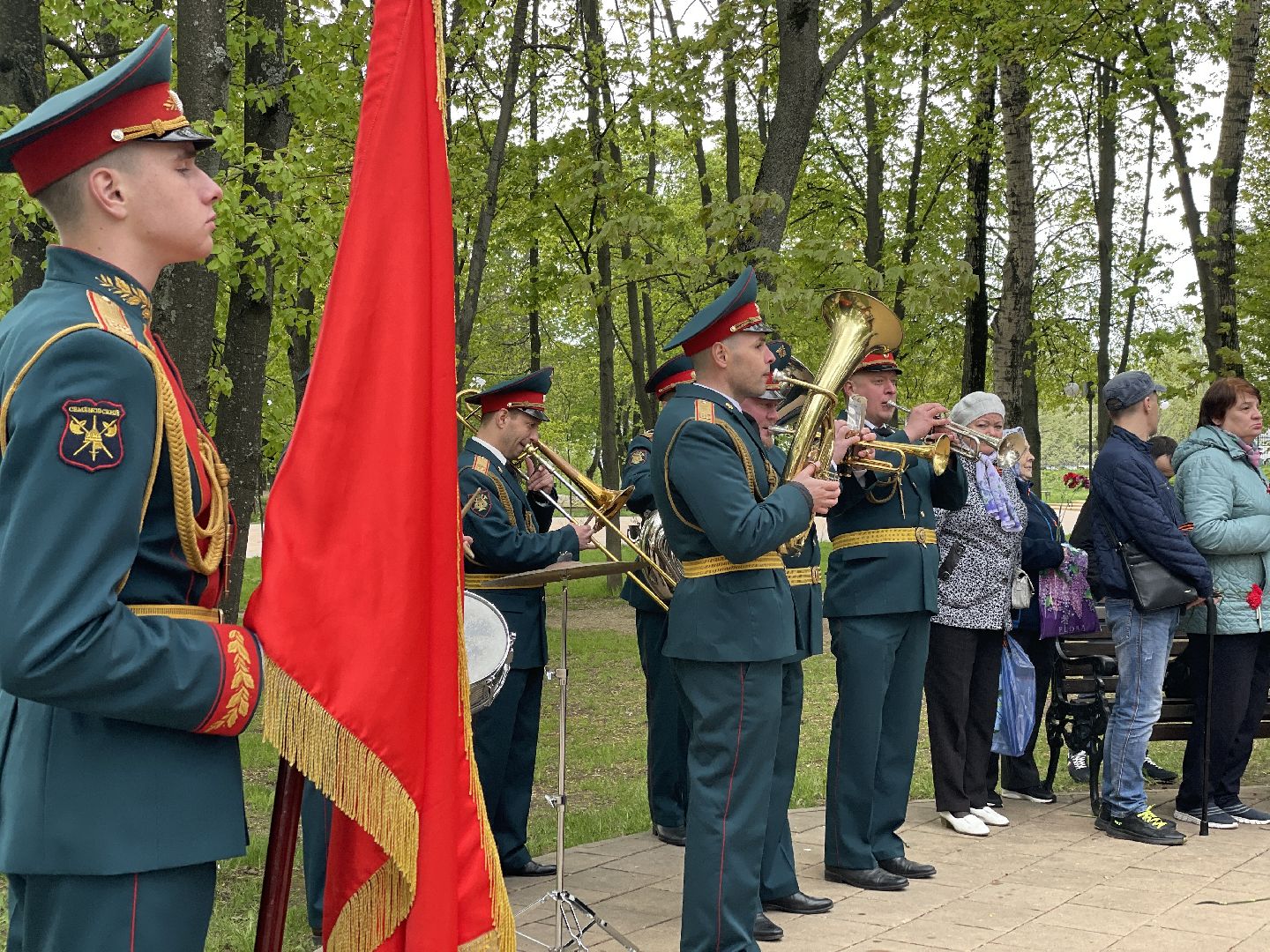 Цветы, памятник