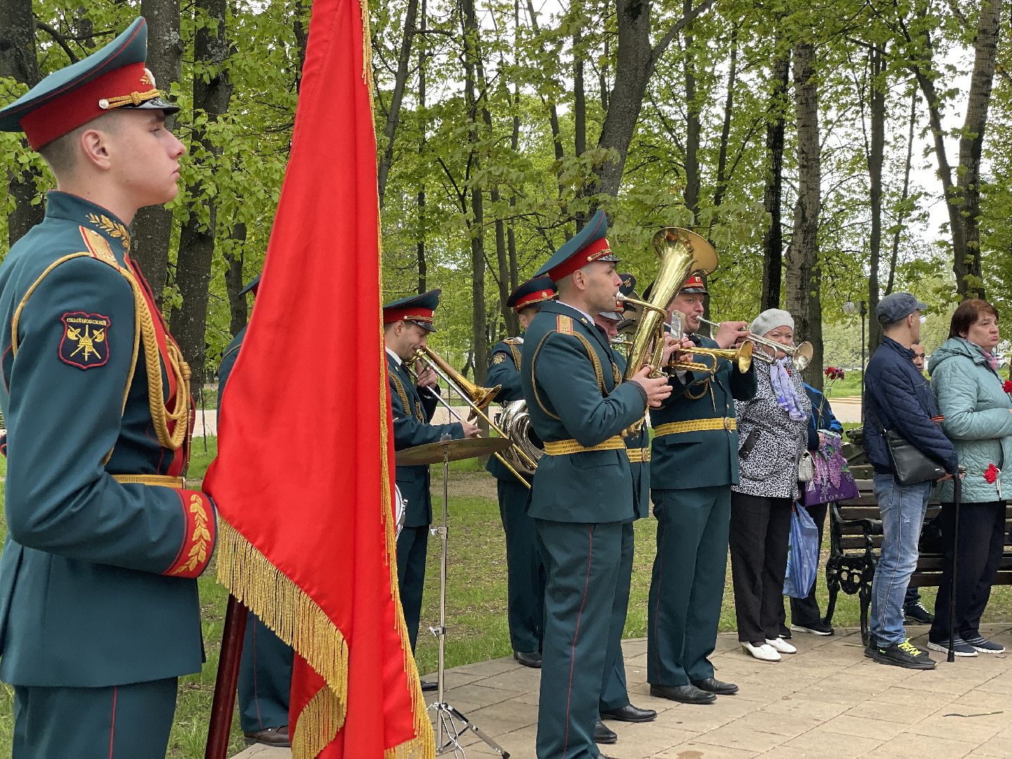 Цветы, памятник