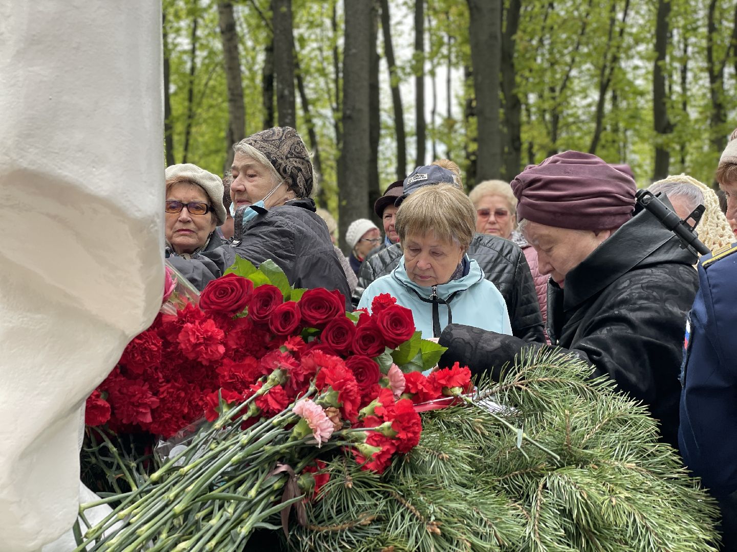 Цветы, памятник