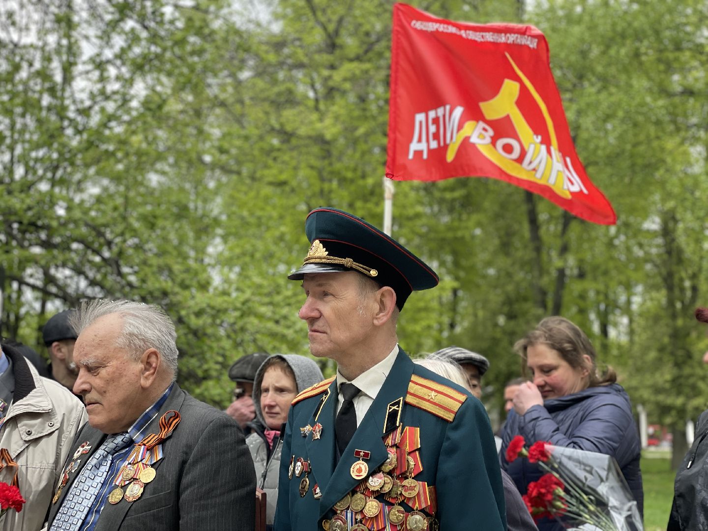 Цветы, памятник