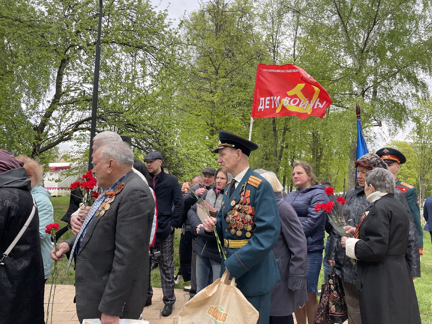 Цветы, памятник