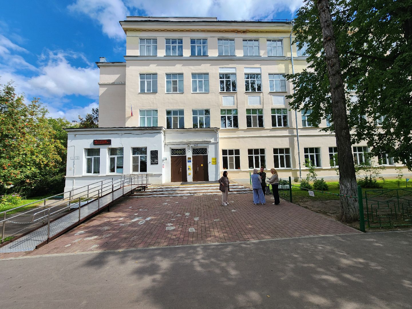 чехов, микрорайон венюково , улица гагарина , начальная школа, сош 9, подготовка к новому учебному году, текущий ремонт, замена радиаторов отопления, новые учителя, комиссия, проверка,учебники, благоустройство школьного двора,