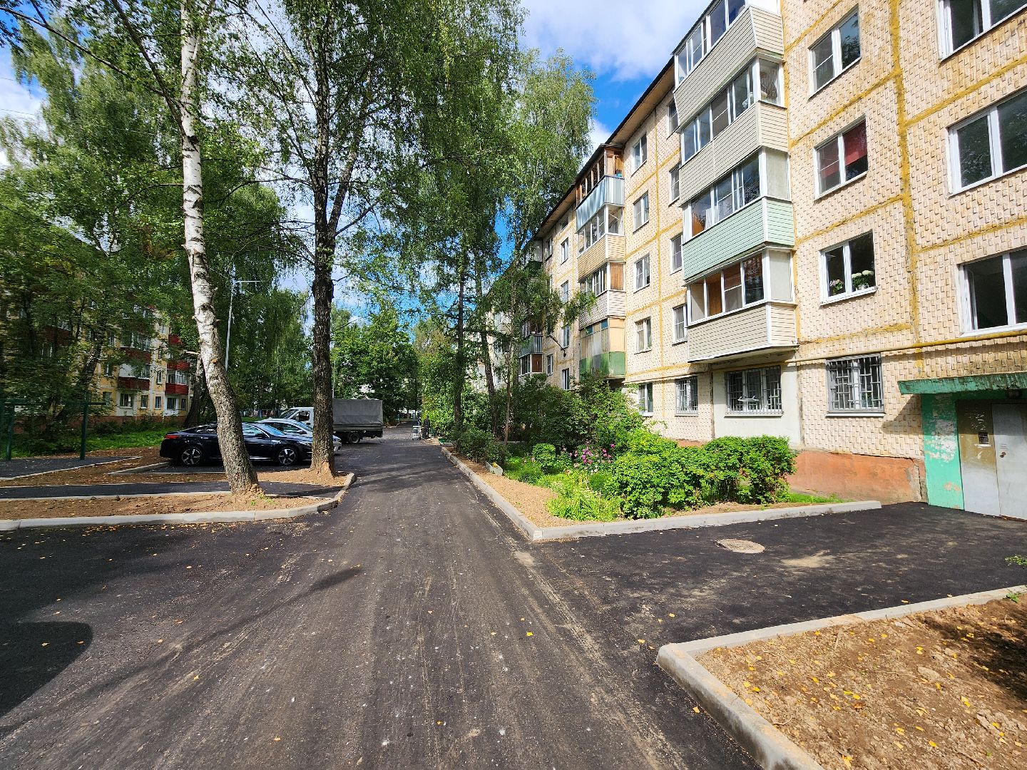 чехов, улица мира, благоустройство двора, установка ограждений, покраска ограды, наружное освещение, уличное освещение, видеокамеры, система безопасный регион, детские площадки, спортивные комплексы, парковки, пешеходные дорожки, госпрограмма московской области, зоны отдыха, формирование комфортной городской среды,