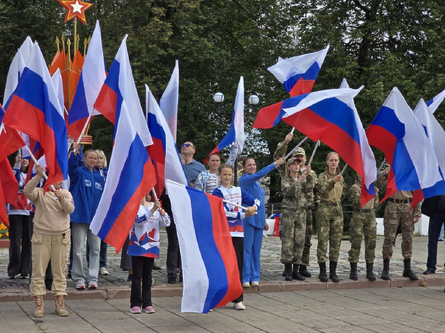 можайск, можайский муниципальный округ, подмосковье, день государственного флага россии, праздник, общество, флешмоб,