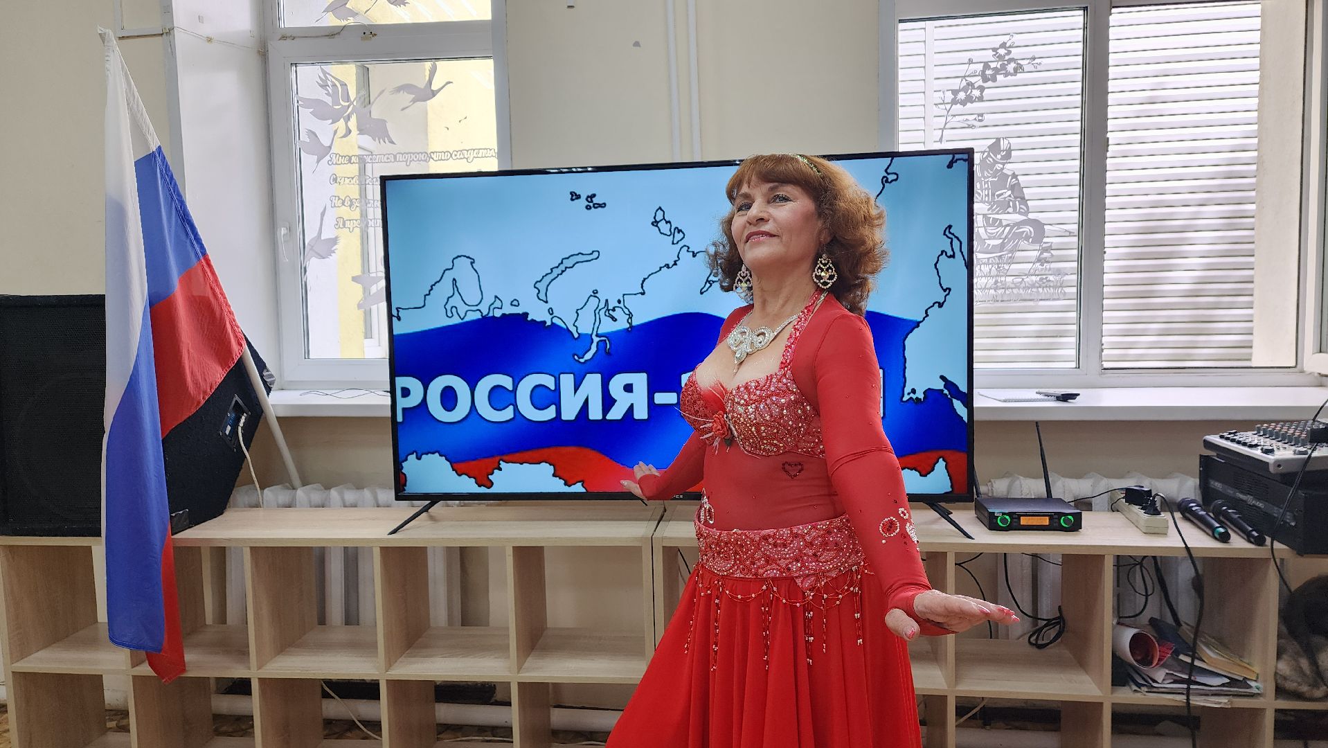 вертикалки, активное долголети, пушкино, день россии 2025, концерт, песни о родине, песни и танцы,любовь к родине,зрители,государственный праздник,