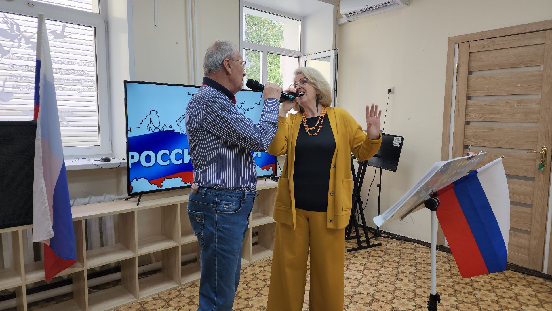 вертикалки, активное долголети, пушкино, день россии 2025, концерт, песни о родине, песни и танцы,любовь к родине,зрители,государственный праздник,