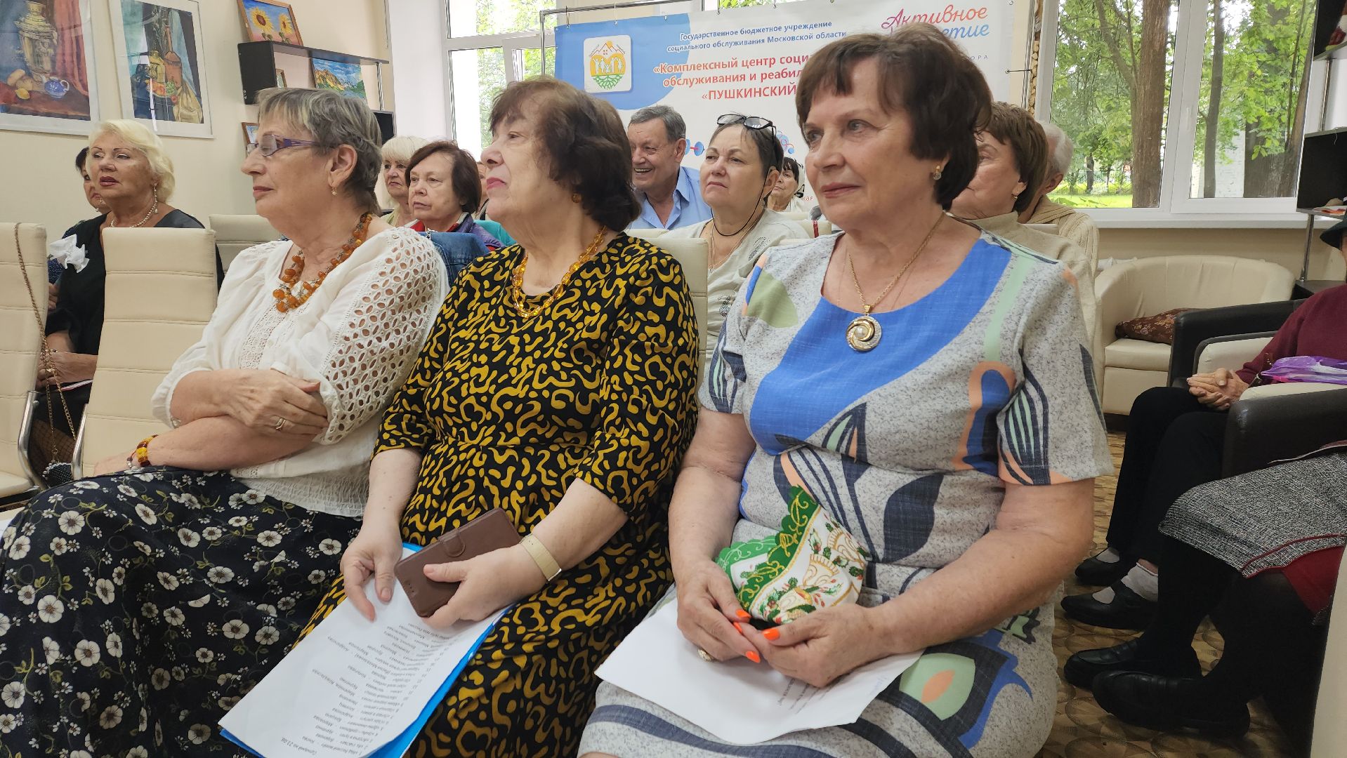 вертикалки, активное долголети, пушкино, день россии 2025, концерт, песни о родине, песни и танцы,любовь к родине,зрители,государственный праздник,