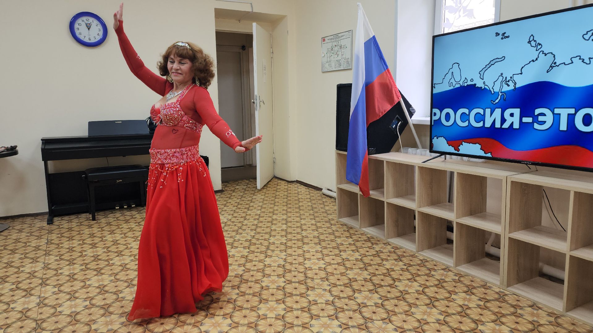 вертикалки, активное долголети, пушкино, день россии 2025, концерт, песни о родине, песни и танцы,любовь к родине,зрители,государственный праздник,