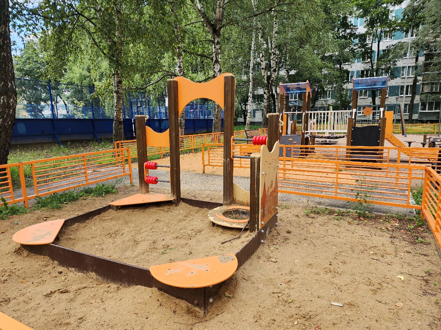 Черноголовка, детска игровая площадка, песочница,