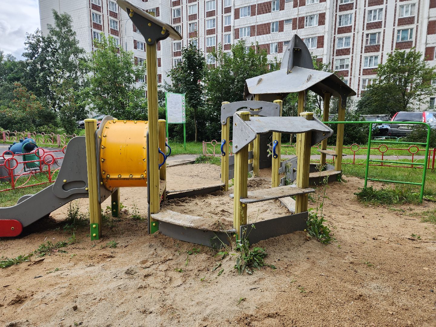 Черноголовка, детска игровая площадка, песочница,