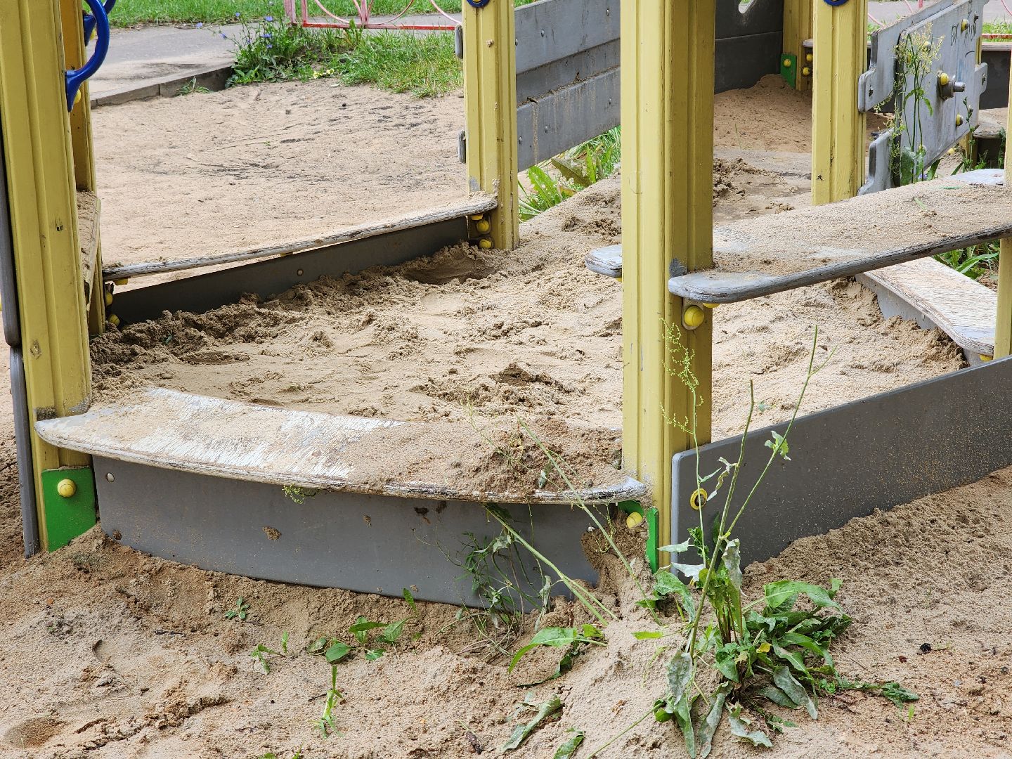 Черноголовка, детска игровая площадка, песочница,