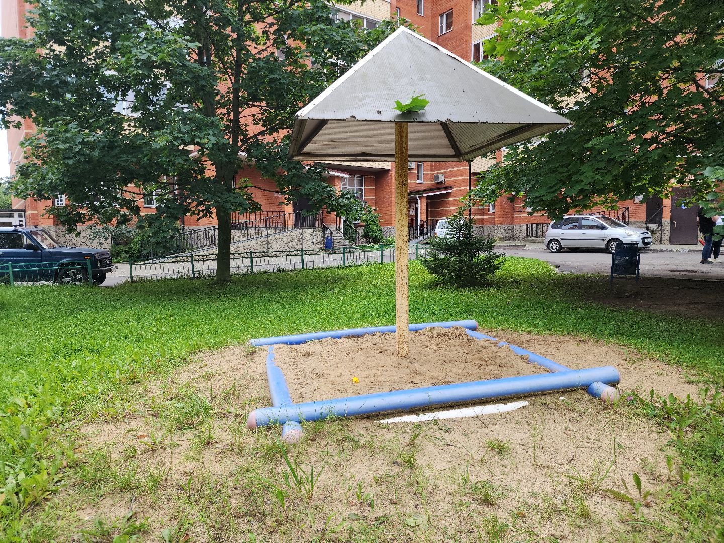 Черноголовка, детска игровая площадка, песочница,