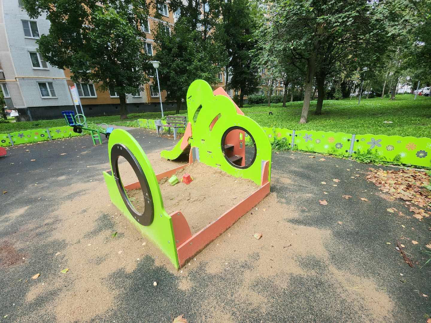 Черноголовка, детска игровая площадка, песочница,