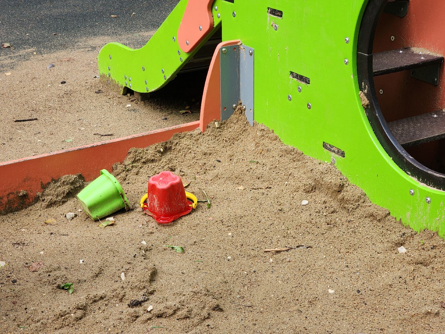 Черноголовка, детска игровая площадка, песочница,