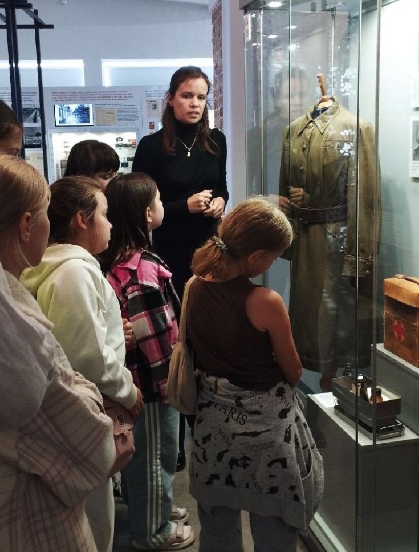 вертикалки, ивантеевка, щёлково, историко-художественный музей, художественная выставка, дети с овз, центр социального обслуживания, экскурсия, социализация детей,