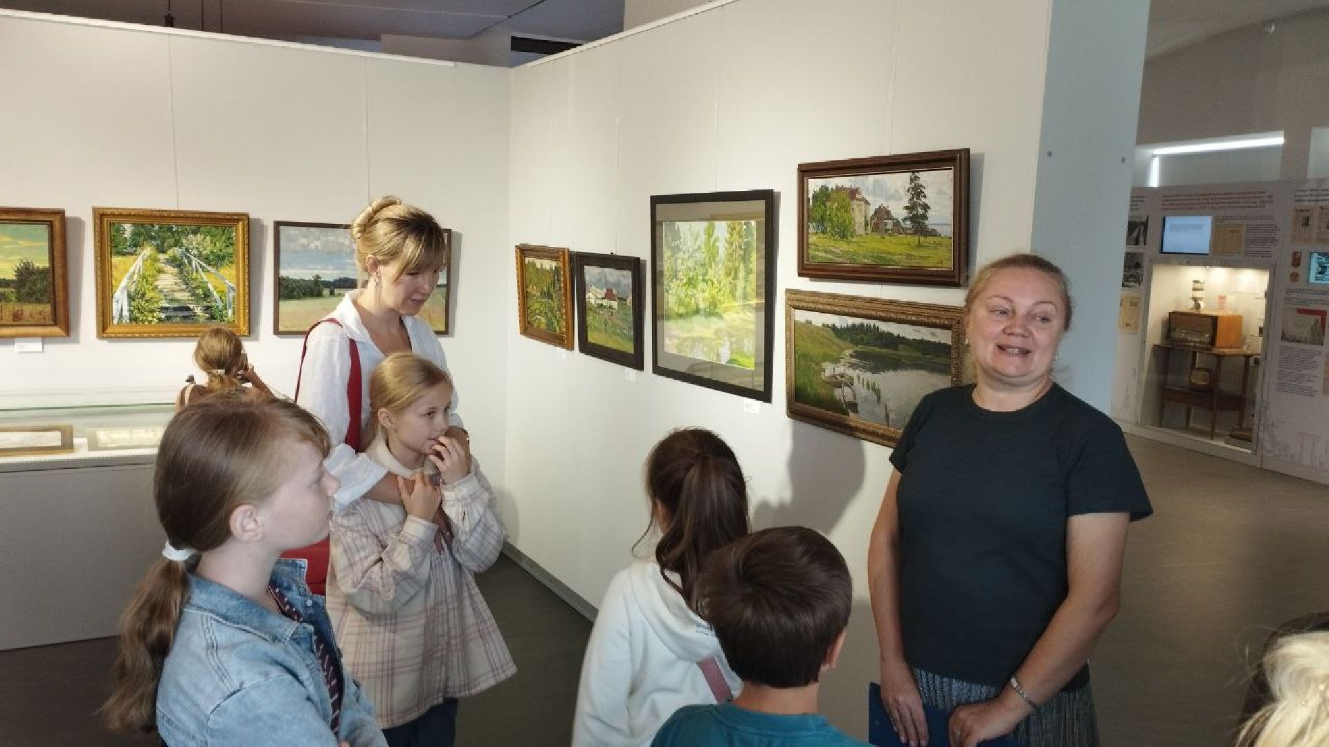 вертикалки, ивантеевка, щёлково, историко-художественный музей, художественная выставка, дети с овз, центр социального обслуживания, экскурсия, социализация детей,