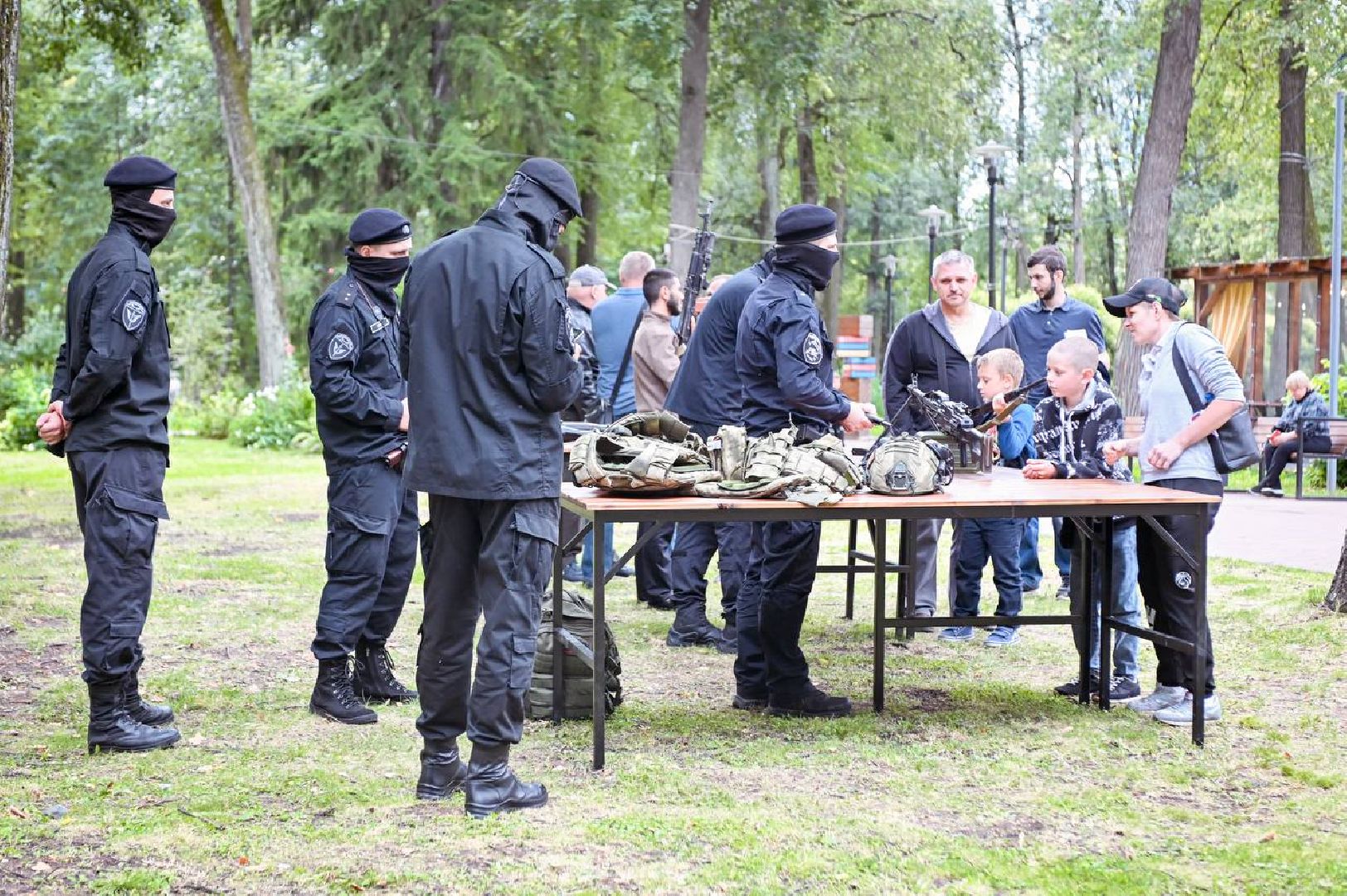 сергиев посад, сергиево-посадский городской округ, скитские пруды, парк скитские пруды, день  российского флага,