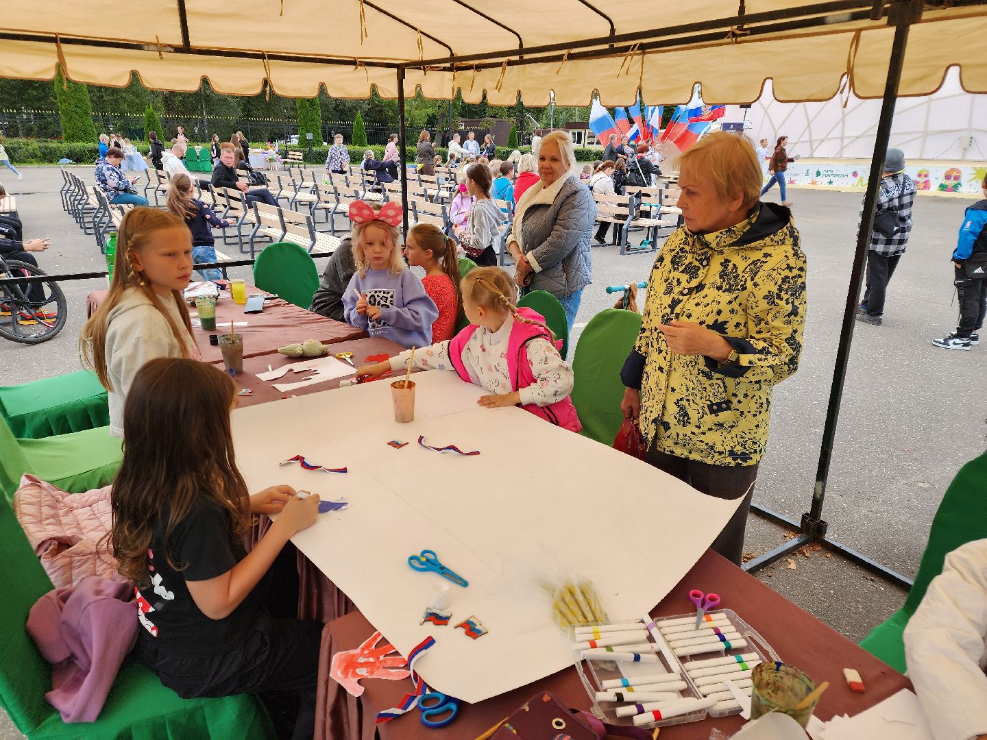 хотьково, сергиево-посадский городской округ, парк покровский, день флага россии, флешмоб в парке,