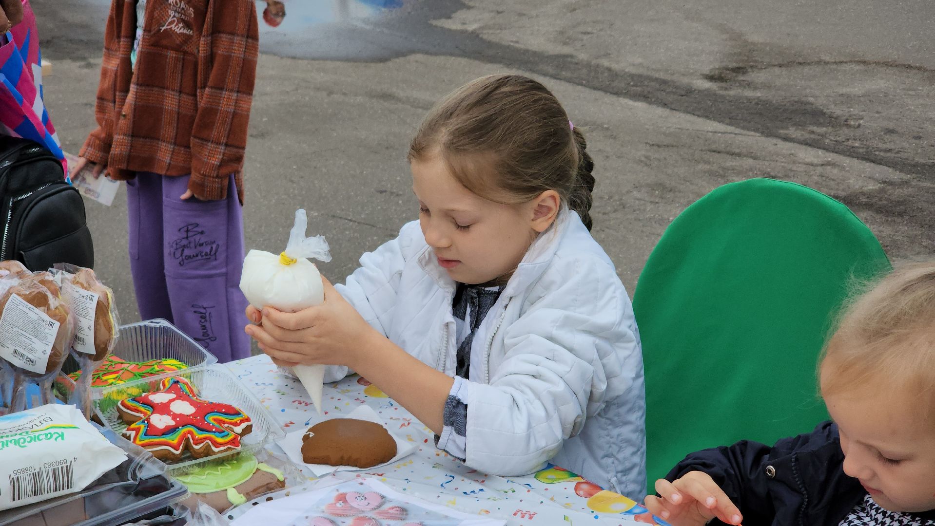 хотьково, сергиево-посадский городской округ, парк покровский, день флага россии, флешмоб в парке,
