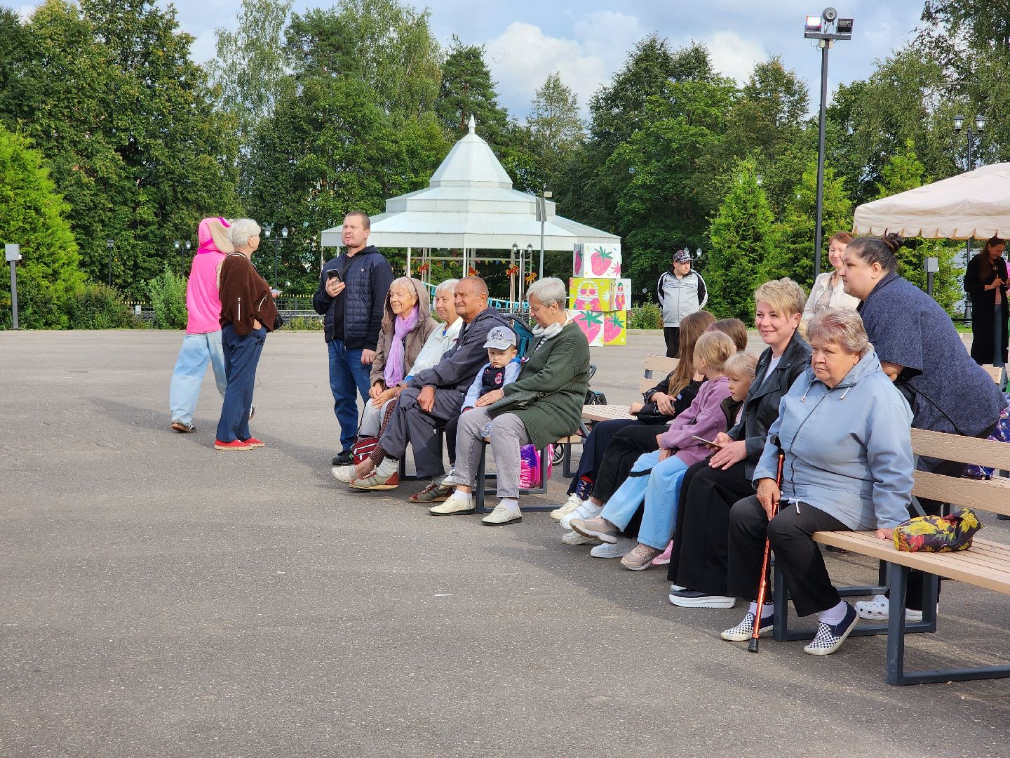 хотьково, сергиево-посадский городской округ, парк покровский, день флага россии, флешмоб в парке,