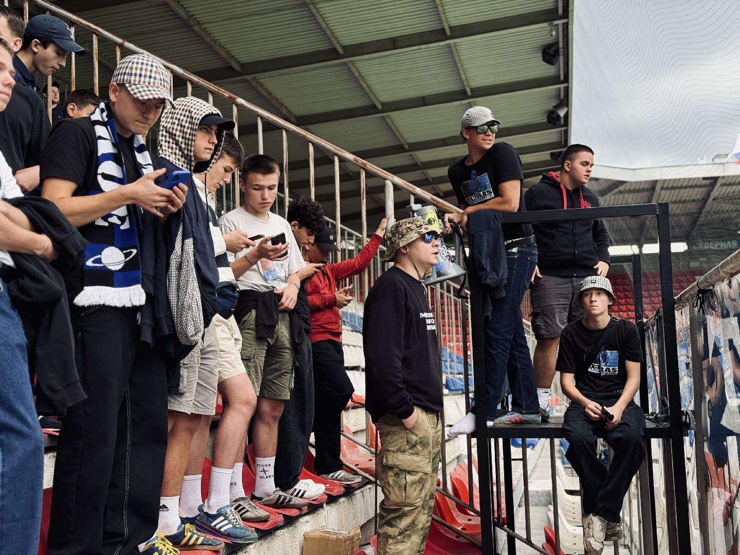 сатурн, леон сатурн, футбол, вторая лига , футбольный матч, футбольные фанаты,