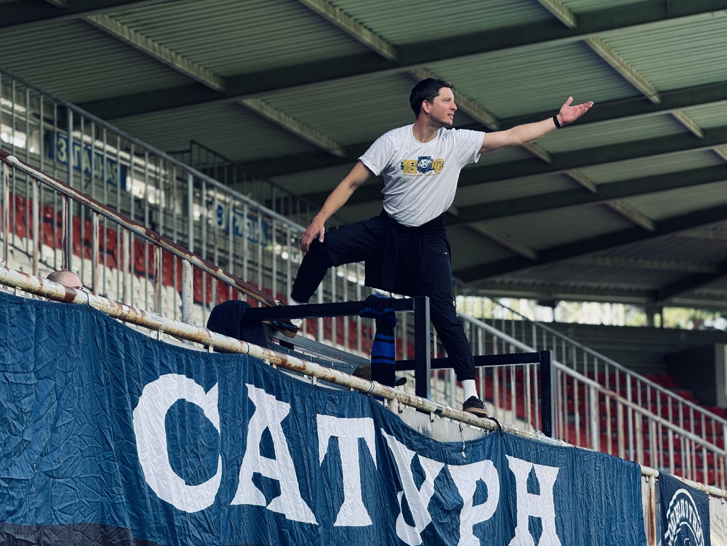 сатурн, леон сатурн, футбол, вторая лига , футбольный матч, футбольные фанаты,