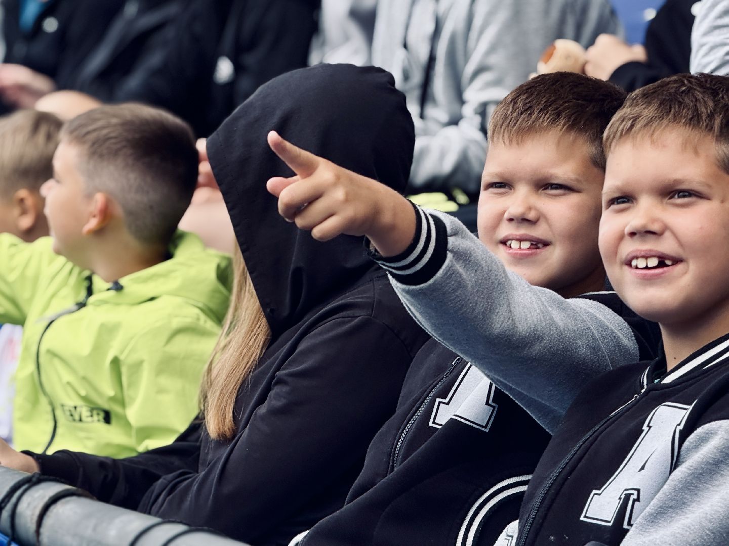 раменское, сатурн, леон сатурн, раменский сатурн, футбол, футбольные фанаты,