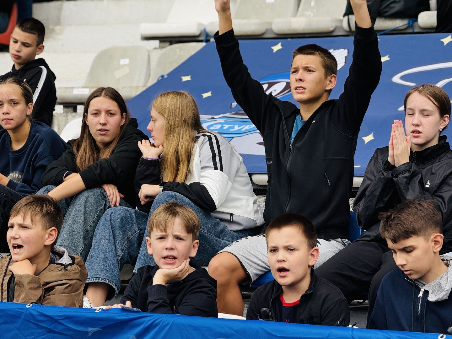 раменское, сатурн, леон сатурн, раменский сатурн, футбол, футбольные фанаты,