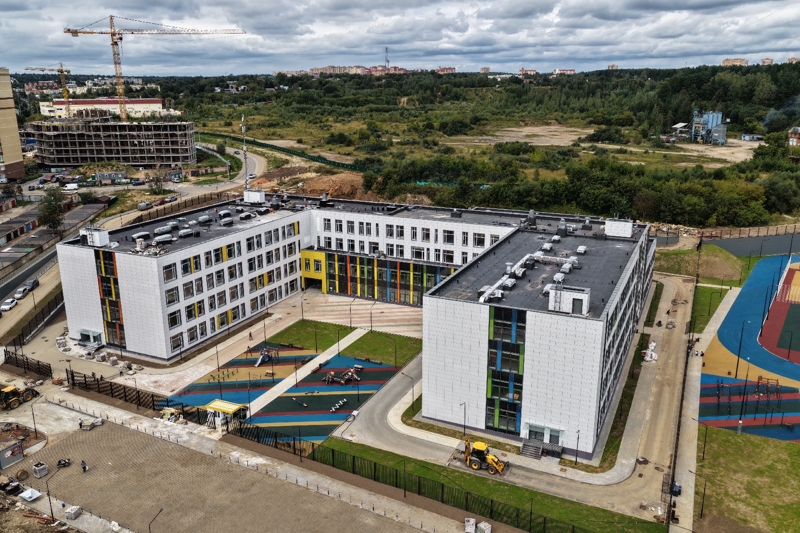 видео с коптера, новая школа в звенигороде,