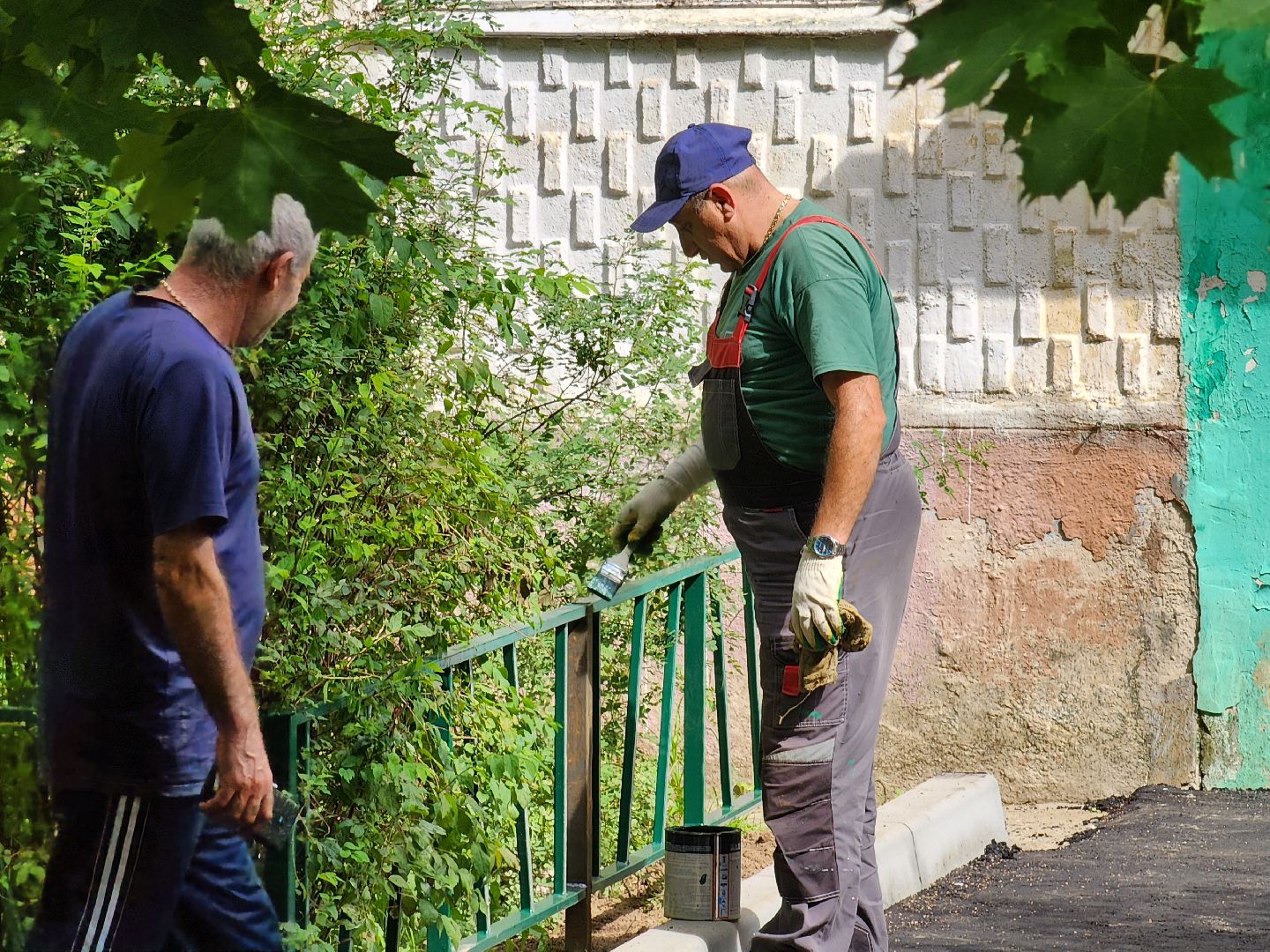 чехов, улица мира, благоустройство двора, ремонт проездов, новые пешеходные дорожки и тропинки, расширение парковок, новые автостоянки, улучшение наружного освещения, детские и спортивные площадки, дорожный ремонт, уборка территории,  озеленение двора, госпрограмма московской области, зоны отдыха, формирование комфортной городской среды,