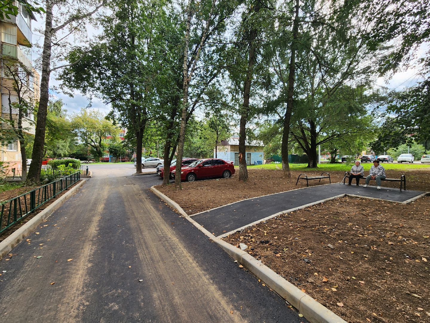 чехов, улица мира, благоустройство двора, ремонт проездов, новые пешеходные дорожки и тропинки, расширение парковок, новые автостоянки, улучшение наружного освещения, детские и спортивные площадки, дорожный ремонт, уборка территории,  озеленение двора, госпрограмма московской области, зоны отдыха, формирование комфортной городской среды,