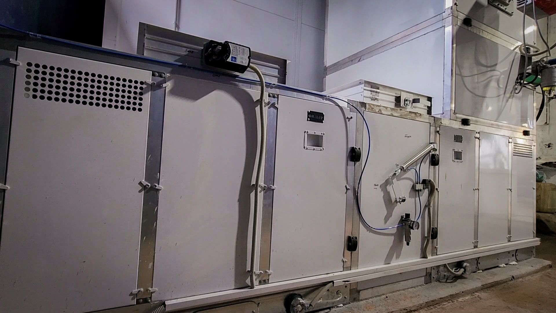 новое оборудование в мастерских колледжа бронниц, Автомобильно-дорожный колледж в бронницах, подготовка колледжа к новому учебному году ,окрасочно-сушильная камера в бронницком колледже ,